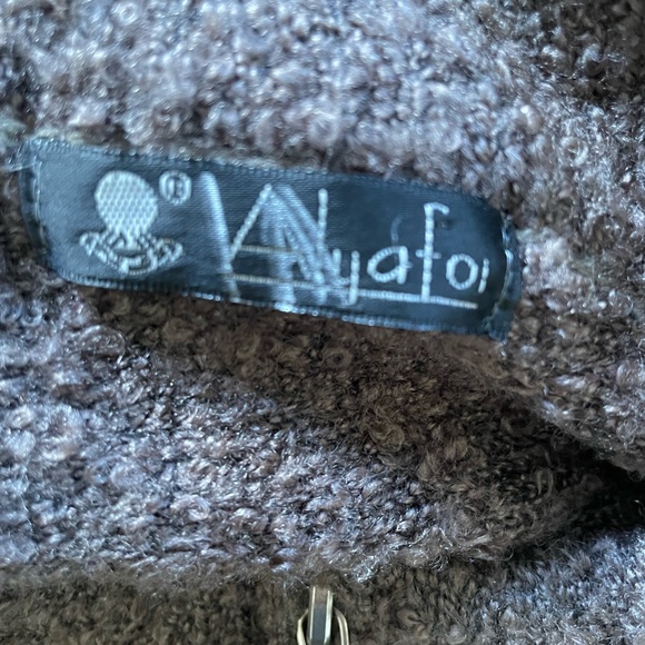 Alyafoi Sweater - Picture 13 of 16